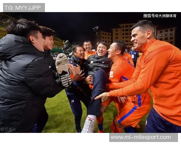 塞尔维亚教练团队深入绿军学习提升球员服务与教练协作效率